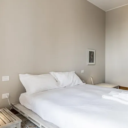 Easylife - Bright In Niguarda * Mailand